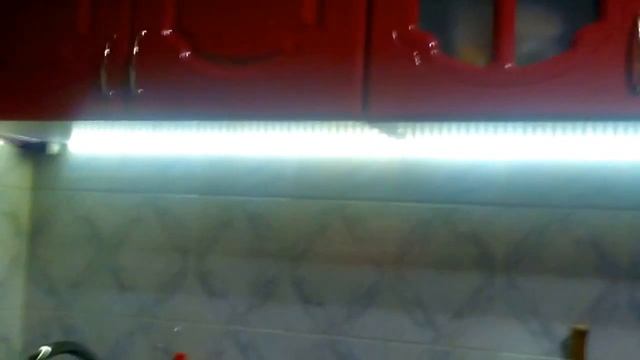 СВЕТОДИОДНАЯ ПОДСВЕТКА НА КУХНЕ СВОИМИ РУКАМИ смотреть онлайн