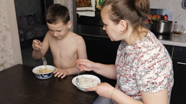 Хочу Герань/Буду стряпать торт на работу /Ваня качает пресс ☺️и варит маме пельмени смотреть онлайн