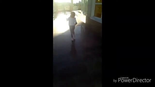 Первое моё видео с сестренкой)))Не судите строга))) и ставим большой палец вверх смотреть онлайн