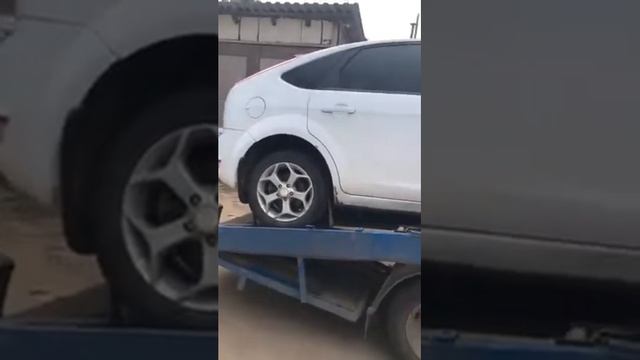 На авторазбор INTEK приехал Ford Focus 2 хэтч рестайлинг 1.8 МКПП смотреть онлайн