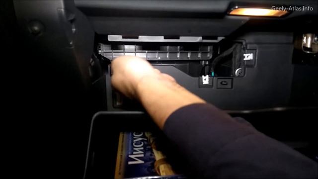 Замена фильтра салона на Geely Atlas смотреть онлайн