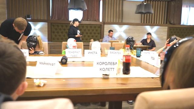 Десертный стол для участников игры Мафия дети в Гранд Шале смотреть онлайн