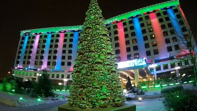 НОВОГОДНЯЯ ЕЛКА. Radisson Славянская. Москва / CHRISTMAS TREE. Moscow. Radisson Slavyanskaya смотреть онлайн