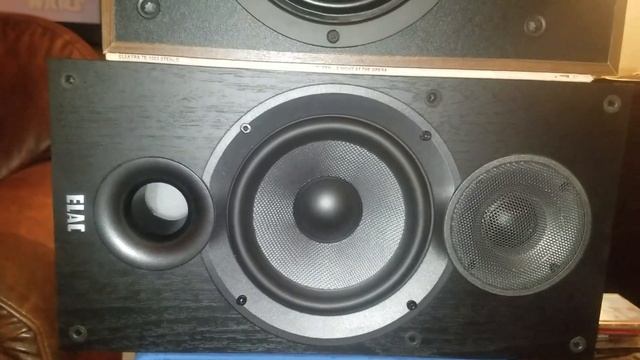 ELAC debut 2.0 speakers vs KEF c25 speakers смотреть онлайн