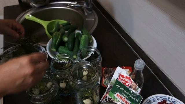 ОГУРЦЫ МАРИНОВАННЫЕ ХРУСТЯЩИЕ. 2 СПОСОБА ПРИГОТОВЛЕНИЯ смотреть онлайн