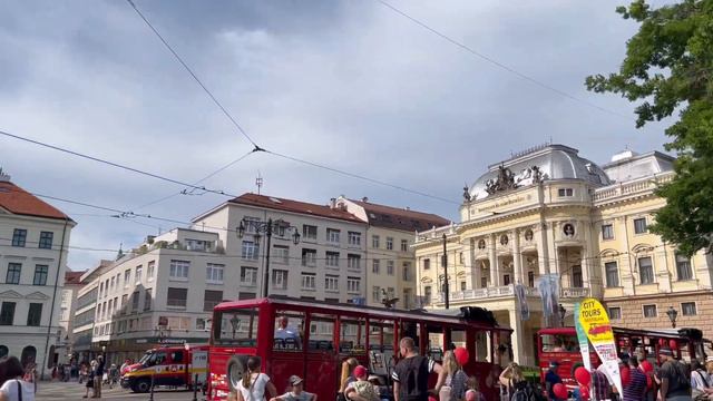 BRATISLAVA, SLOVAKIA Food to Try & Things to See | TRAVEL VLOG смотреть онлайн