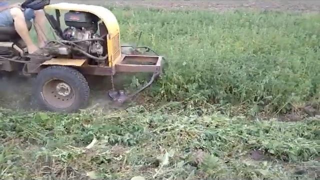 Роторная косилка на мини-трактор. Косьба запущенной земли. смотреть онлайн