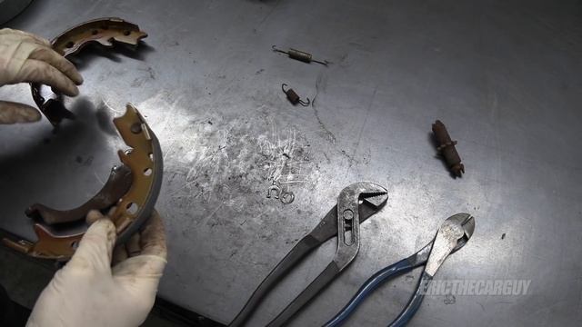 Parking Brake Shoe Replacement on Rear Disc Brakes смотреть онлайн