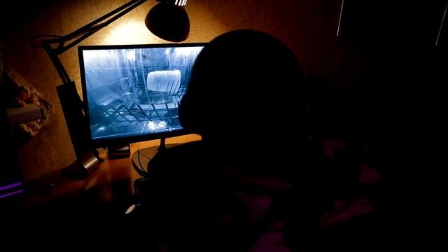 Таракан внутри посудомойки смотреть онлайн
