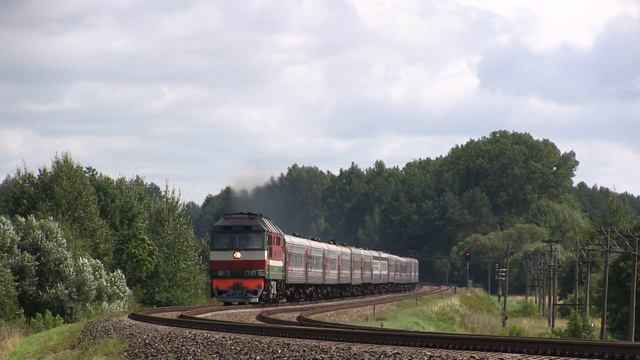 Тепловоз ТЭП70-0370, поезд Санкт-Петербург - Калининград / TEP70-0370 with a passenger train смотреть онлайн