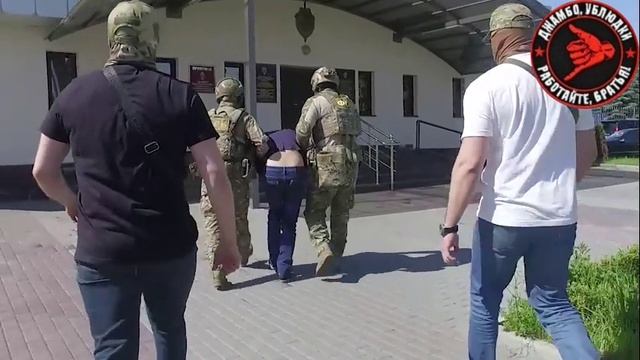 ФСБ показала видео с задержанием украинца, подозреваемого в шпионаже ДЖАМБО?? (https://t.me/+YylQ смотреть онлайн