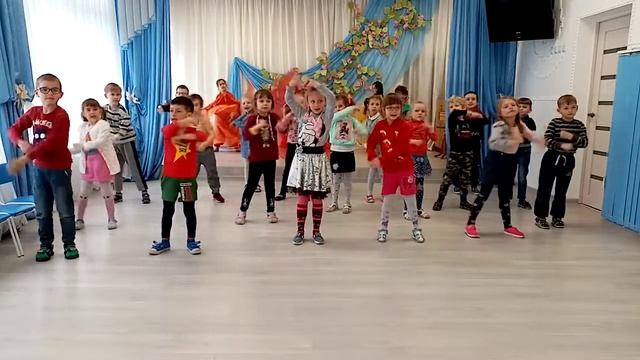 Танец "Мечтай" Старшая группа №2 смотреть онлайн