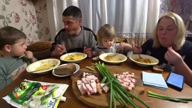 мукбанг борщ с салом и луком смотреть онлайн