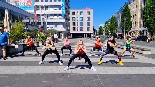La Bomba ?? - Armin Van Buuren X Blasterjaxx / Zumba / Zumbafitness / Warm Up