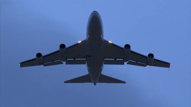 Climb Aboard a Boeing 747 That NASA Turned Into the World's Biggest Flying Telescope | WIRED смотреть онлайн