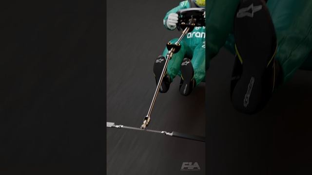 How F1 Steering Works ?? смотреть онлайн