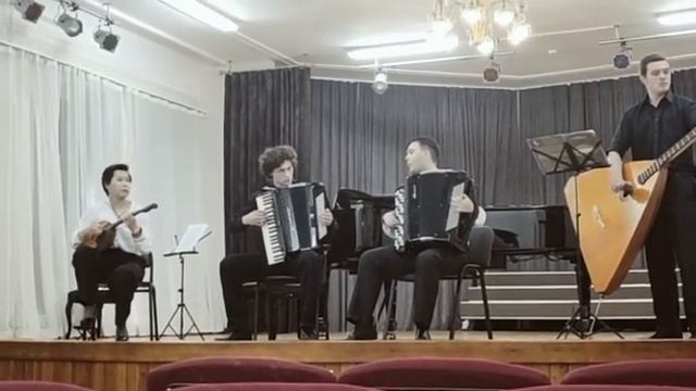 Баянист ансамбля,зажигает. смотреть онлайн