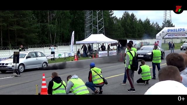 МЫ РАЗОБРАЛИ Tesla Model S P100DL. Соревнования по драгрейсингу. смотреть онлайн