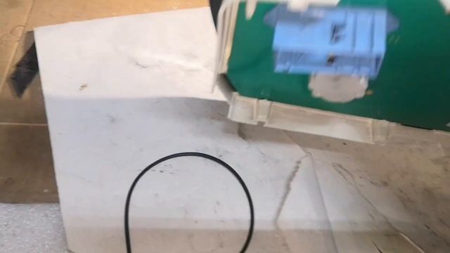 Форд пропадает связь между блоками (PCM, TCM, ABS и т.д.). Падают стрелки тахометра и температуры. смотреть онлайн