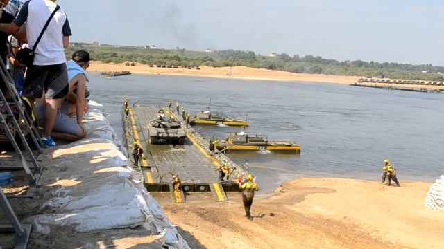 Танки и самолеты в Муроме: соревнования инженерных войск «Открытая вода» смотреть онлайн