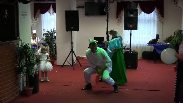 Смешная Сказка про ёлочку на свадьбе внесла смех в программу смотреть онлайн