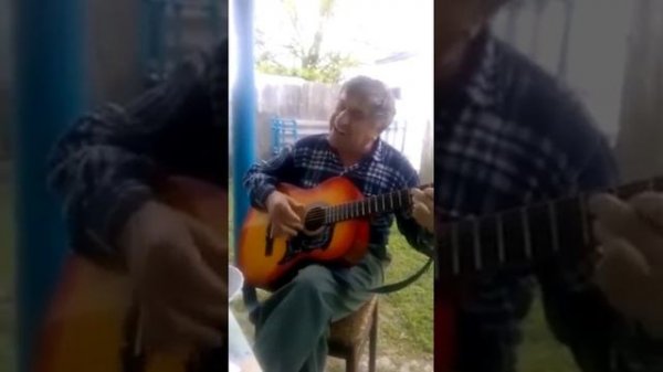 голос как у Высоцкого.