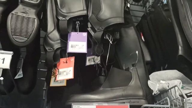 Лошади... вещи для лошадей и наездников обычном магазине... смотреть онлайн