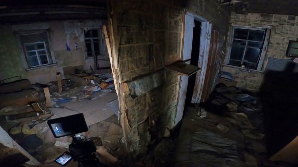 Демон в заброшенном доме Demon in an abandoned house
