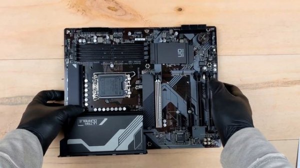 GIGABYTE Z790 UD ? Motherboard Unboxing and Overview