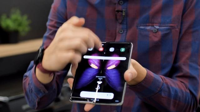 Samsung Galaxy Fold. Mai contează cât costă? (review română) смотреть онлайн