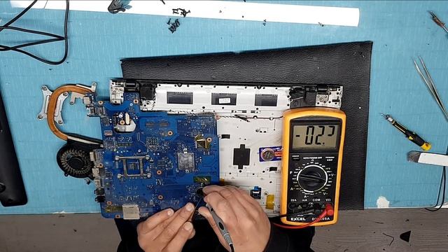 حل مشكلة اعادة التشغيل المستمر في لابتوب SAMSUNG NP300E5A смотреть онлайн