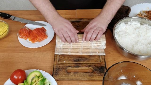 Ролл темпура с курицей и филадельфия с форелью. смотреть онлайн