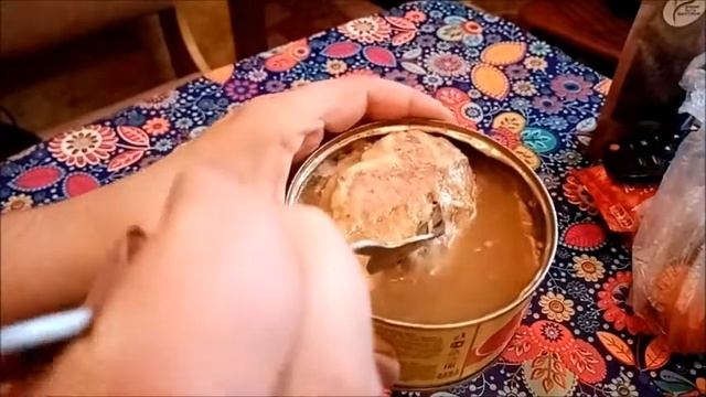 Пробую тушенку мясо конины, рассказываю каково оно на вкус смотреть онлайн