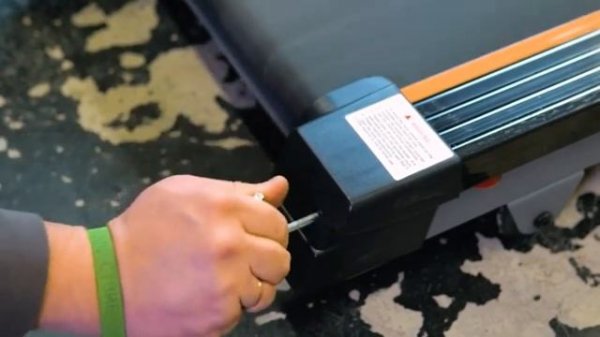 Периодическое техническое обслуживание беговых дорожек Dfit.