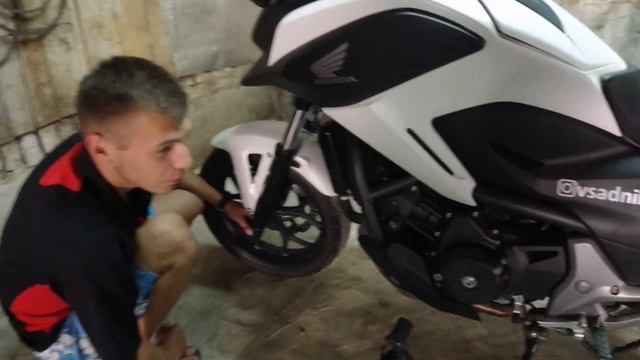 ЗАМЕНА РЕЗИНЫ НА МОТОЦИКЛЕ HONDA NC750 КАК СНЯТЬ КОЛЕСО МОТОБУДНИ МОТОДВИЖ HYOSUNG 650EFI смотреть онлайн