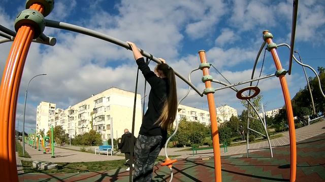 Женский паркур | Попытка перепрыгнуть свои 14 стоп смотреть онлайн