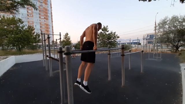 отжимания от БРУСЬЕВ на КУЛАКАХ | ПОПРОБУЙ! Это ЖЕСТКИЙ ЧЕЛЛЕНДЖ смотреть онлайн