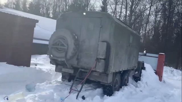 Сложный заезд буровой техники на участок под 90% смотреть онлайн