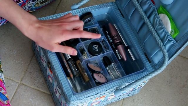 Хранение всей косметики. Компактно и удобно смотреть онлайн