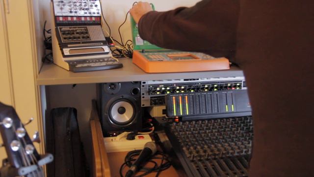 Don't laugh - Roland MC 303 & Behringer TD3 - Josh Wink (Winx) - Music Cover смотреть онлайн