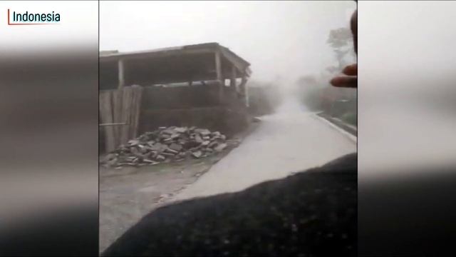 Ash and Lava Everywhere! Scary Volcano Eruption of Mount Merapi in Indonesia смотреть онлайн