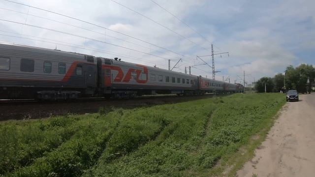 ЭП1М-512 с пассажирским поездом пролетает хутор Тарасовский смотреть онлайн