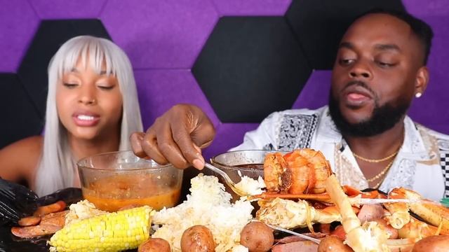 BEING MEAN THEN CLINGY PRANK ( MEGA PRAWN LOBSTER TAIL CRAB LEGS SEAFOOD BOIL MUKBANG ) QUEEN BEAST смотреть онлайн