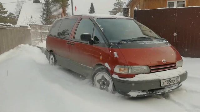 Дачу занесло снегом. Пытаемся очистить. смотреть онлайн