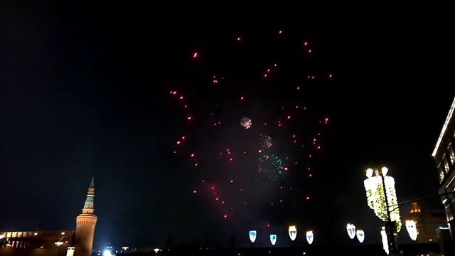 Новогодний салют 2022 Москва Софийская и Кремлёвская набережная смотреть онлайн
