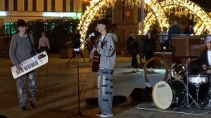 «Душа летела над лужами...». Музыка улиц, песня гр. «Пицца»