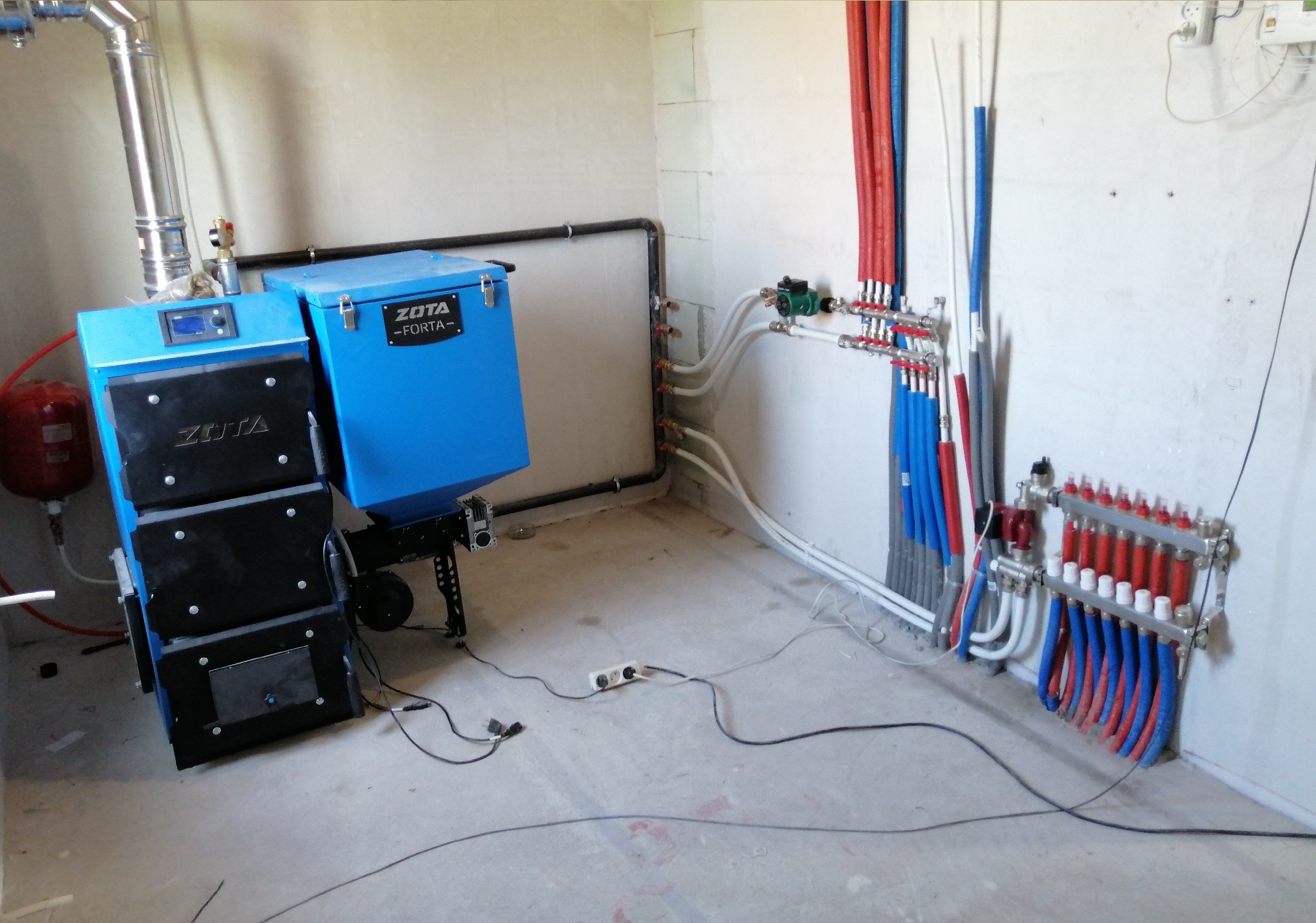 Обвязка автоматического твердотопливного котла. Подключение теплого пола и радиаторов.