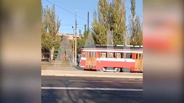 В Мариуполе нами был замечен необычный трамвай в стиле ретро смотреть онлайн