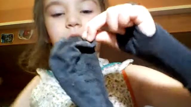 Перчатка из носка смотреть онлайн