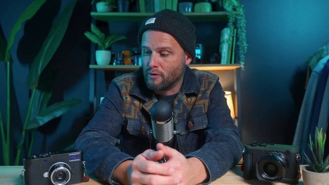 Should you get a Leica M or a Q2? Who is the M10 for? Who is the Q2 for? смотреть онлайн